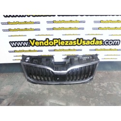 5E0853653A CALANDRA PARRILLA SKODA OCTAVIA III 3 - TIENE UNOS TAJOS CROMADO BIEN